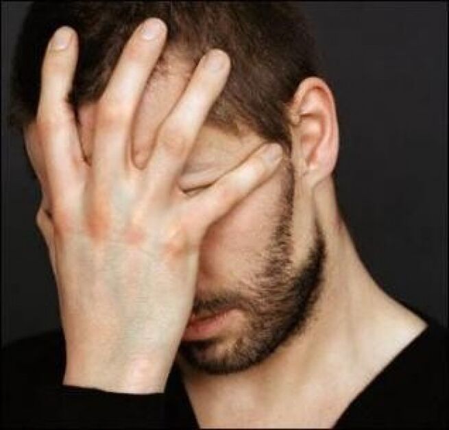 Un homme pense à traiter la prostatite